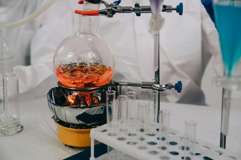 Master Craftsmen in White Coats: Britain's Vanishing Laboratory Artisans